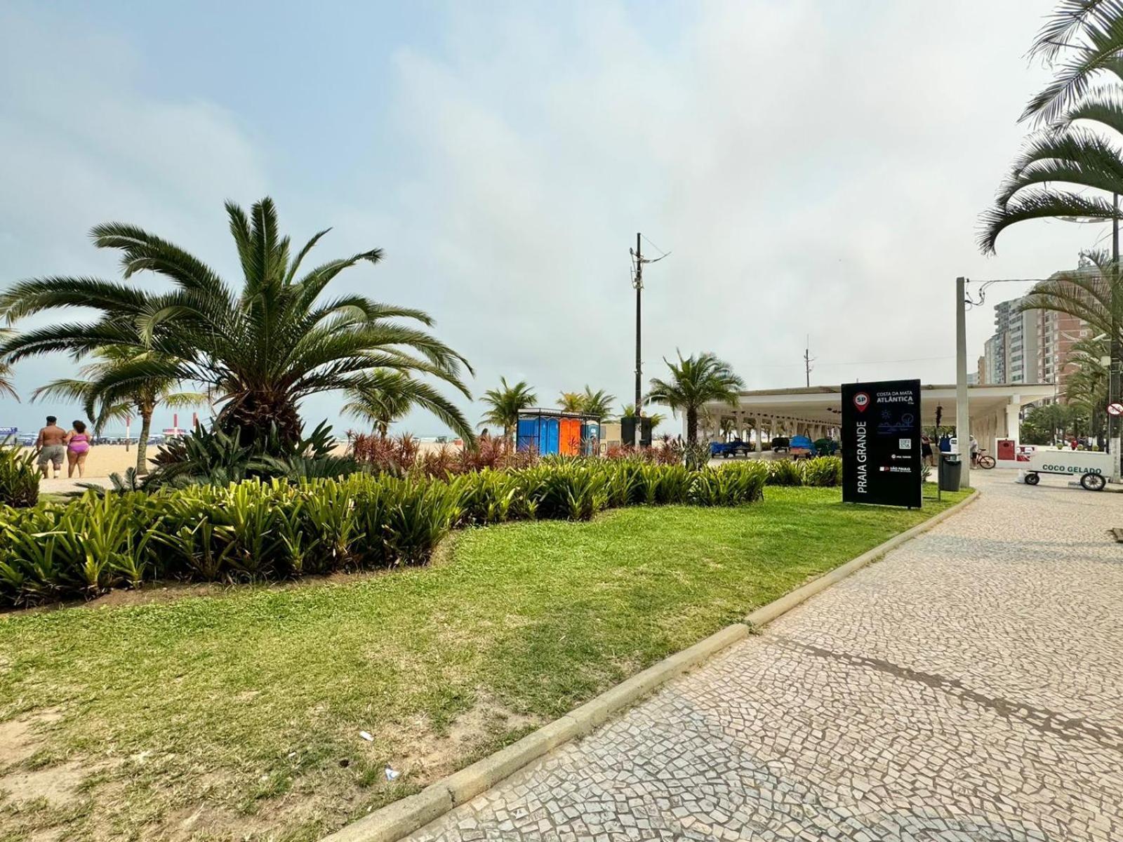90m Da Praia, Com Estacionamento No Local, Wifi Gratis, Proximo Ao Shopping E Centro Da Apartamento Praia Grande (Santos)