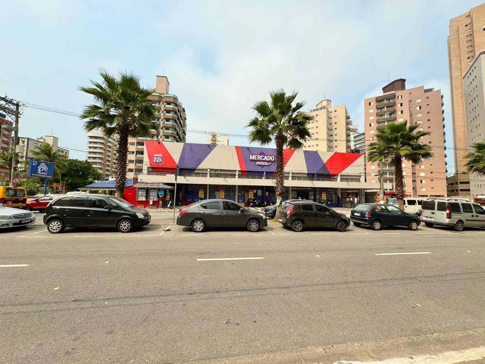 90m Da Praia, Com Estacionamento No Local, Wifi Gratis, Proximo Ao Shopping E Centro Da *